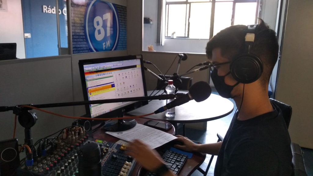 Cauã Vieira nos estúdios da 87.9 FM